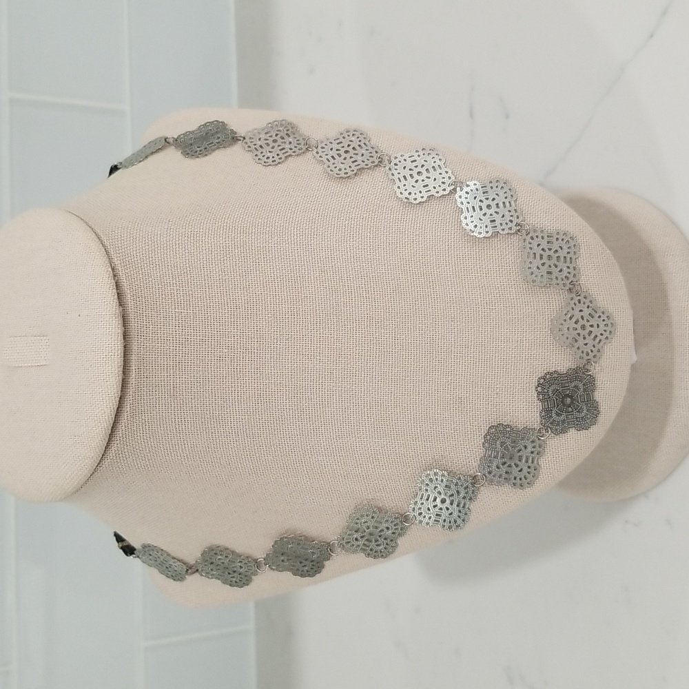 Silver metal flower necklace